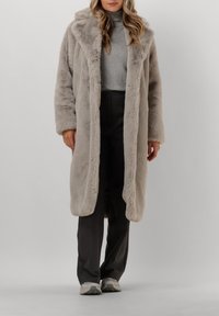 Giacomo the Jacket - Winter coat - zand Thumbnail Image 1