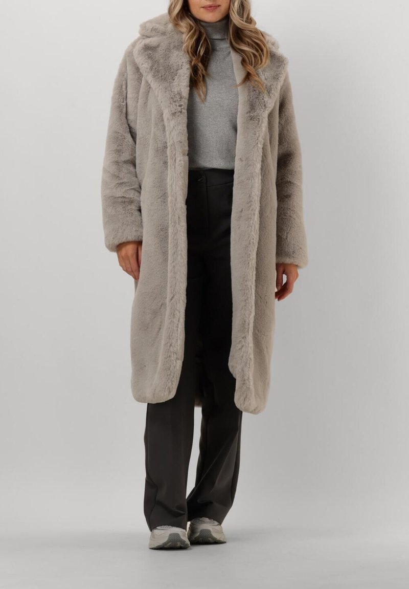 Giacomo the Jacket - Winter coat - zand, Enlarge