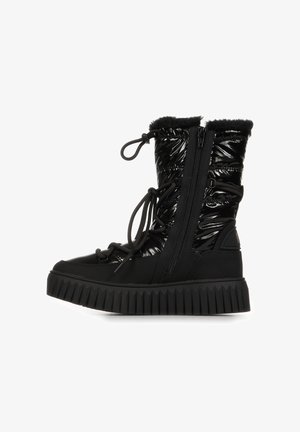 Bottines étanches noires avec une finition brillante, un dessus en fausse fourrure, un laçage à l'avant, des doublures à double zip et une semelle épaisse texturée.