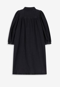 Schwarzes Denim-Kleid mit einem Kragenhalsausschnitt, langen Puffärmeln und gerafftem Rückendetail. Es hat geknöpfte Manschetten und eine gerade Silhouette.