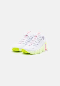 Nike Performance Træningssko - white/bright crimson/barely volt/pink foam/volt/black