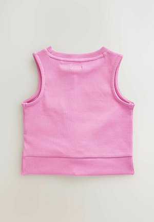 Haut sans manches ajusté rose en tissu côtelé, avec un col rond et un ourlet soigné avec des détails de couture subtils.