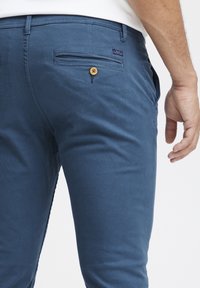 Blend BHNATAN SLIM FIT - Chino hlače - ensign blue