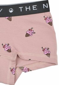 Slip boxer rosa per bambini con fascia nera e motivo a ripetizione di coni gelato con gelato rosa e ciliegie rosse.