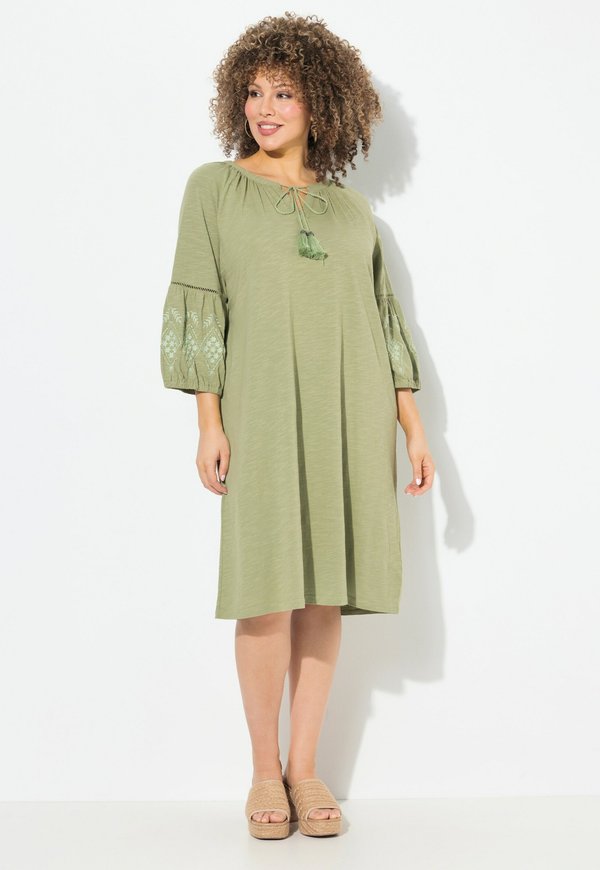 EMBROIDERED SLEEVE SPLIT NECK - Jerseykleid