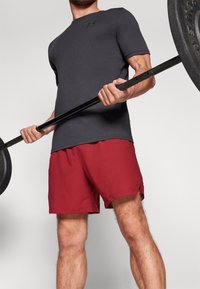 Under Armour VANISH SHORTS - Sportske kratke hlače - cardinal/power