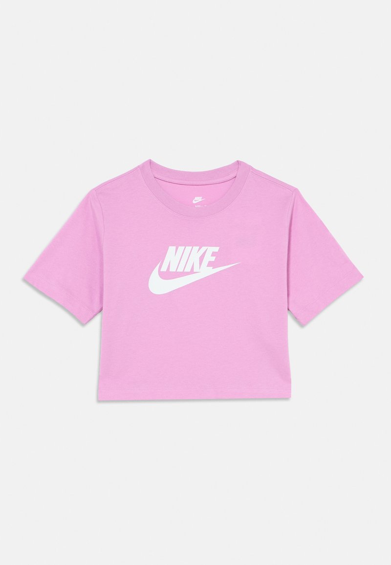 Roosa lühike t-särk, valmistatud puuvillast, esiküljel valge Nike logo. Lühikesed varrukad ja ümmargune kaelus.