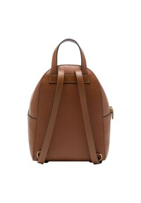 Zaino marrone in pelle con forma arrotondata, superficie testurizzata, due spallacci regolabili e una piccola tasca con cerniera sul lato.