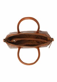 Tan leren handtas met dubbele handvatten, ritssluiting en een binnenzak. Glad textuur, rechthoekige vorm en ruime ontwer.