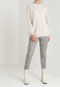 OPUS Sweter