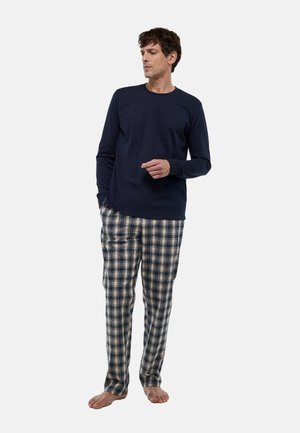 Chemise à manches longues bleue marine et pantalon de pyjama à carreaux beige. Les pantalons présentent des accents bleus et gris. Matière en coton doux, coupe décontractée.