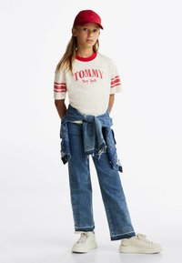 Tommy Hilfiger COLOUR BLOCKED CREW NECK - T-shirt con stampa - ancient white