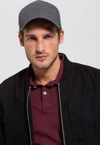 Flexfit Cap - black