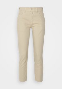 Pantalones de algodón beige con corte recto, dos bolsillos delanteros, dos bolsillos traseros y cierre de doble botón en la cintura. Textura suave.