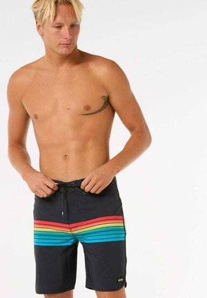 Bañador negro con un patrón de rayas horizontales multicolores en rojo, naranja, amarillo y azul; cintura ajustable con cordón.