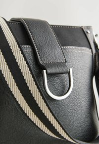 Next Umhängetasche - black