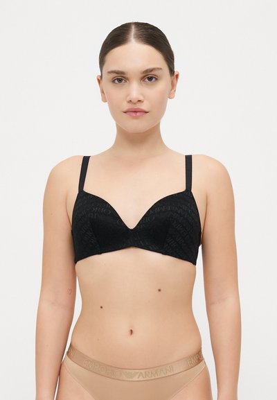 Reggiseno nero con superficie testurizzata che presenta il logo Emporio Armani. Ha una scollatura profonda e spalline sottili e regolabili.