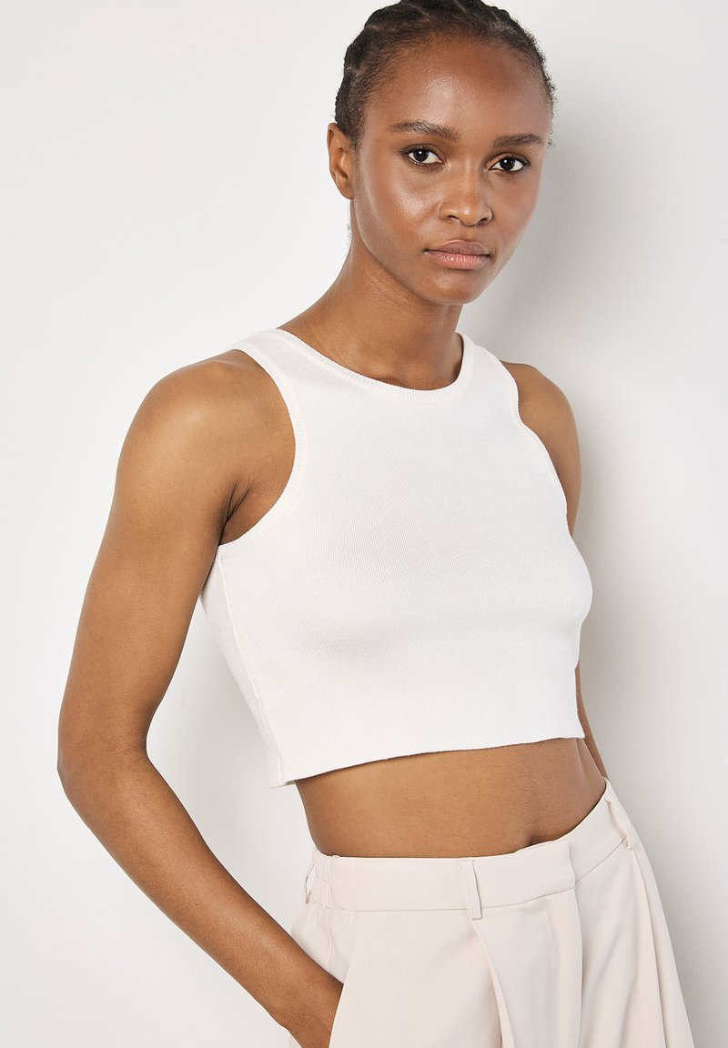 Apricot Top - white