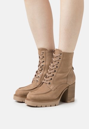 Platform ankle boots - camel