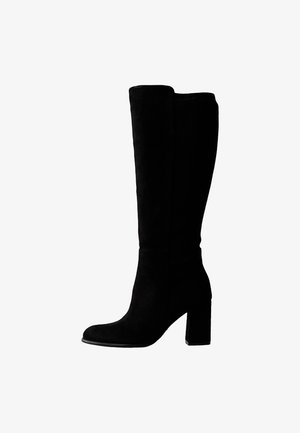 Zwarte suède kniehoge laarzen met een vierkante neus en een stevige hoge hak. Gladde textuur, naadloos design en een robuuste silhouet.