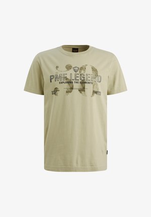 Hellgrünes T-Shirt mit kurzen Ärmeln aus weichem Baumwollstoff. Merkmale einen großen Grafikdruck mit Text in dunkelgrau und dezenten Akzentdetails.