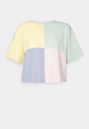 ONLJULIE BLOCK CROP - T-shirt con stampa - eventide parfait pink/harbor gray/straw