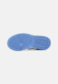 Nike Sportswear DUNK LOW - Matalavartiset tennarit - white/royal pulse/cement grey