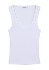 Top senza maniche bianco con colletto rotondo, realizzato in tessuto a coste. Presenta una vestibilità aderente e una texture liscia. Etichetta visibile all'collo.