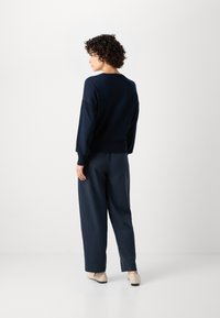 Scotch & Soda CORE V NECK RELAXED  - Strikkegenser - night