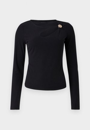 Maglietta nera a maniche lunghe in tessuto a costine con un taglio laterale e un bottone decorativo dorato vicino alla spalla. Design aderente.