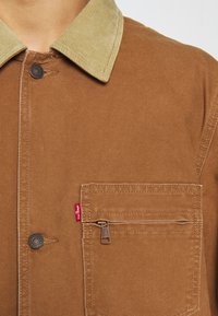 Levi's® BRISBANE CHORE COAT UNISEX - Casaco curto - toffee chorecoat