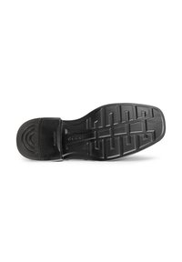 Semelle de chaussure noire avec des rainures profondes, talon à motif circulaire et nom de marque "ecco" embossé au centre.