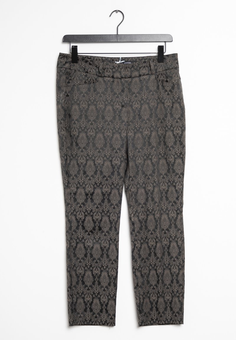 Pantalon noir à motifs avec un design damassé texturé, doté d'une taille plate et de poches avant, suspendu à un cintre noir.