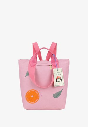 Borsa in tessuto rosa con ricamo di fetta d’arancia e foglia verde, doppi manici rosa e un’etichetta con un volto illustrato con fiori.