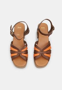 Bata Sandaalit nilkkaremmillä - brown