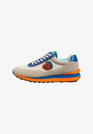 Sneakers with a beige suede and mesh upper, blue accents, and an orange midsole. The design features a colorful logo on the side.
