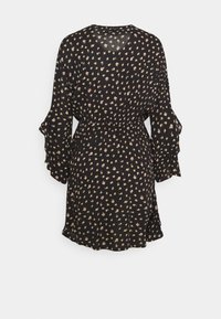 Schwarzes Kleid mit kurzen, rüschenbesetzten Ärmeln, das mit einem floralen Muster in Pink und Gelb verziert ist. Taillierte Taille und fließender Saum mit Rüschendetail.