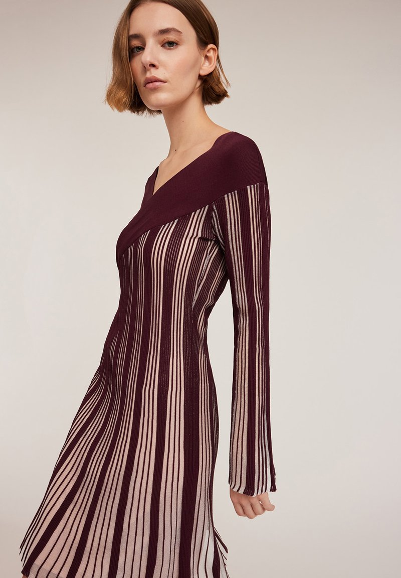 Robe Jupe PlissÃ©e Bordeaux Motivi A RIGHE EFFETTO PLISSÉ Robe