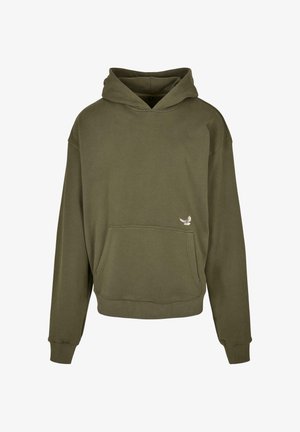 Oliven grøn hættetrøje lavet af blødt stof, med en frontlomme og et lille broderet fugledesign på den nederste del.