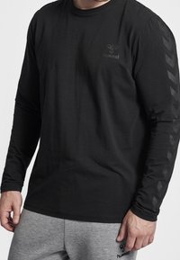 Hummel Longsleeve - black