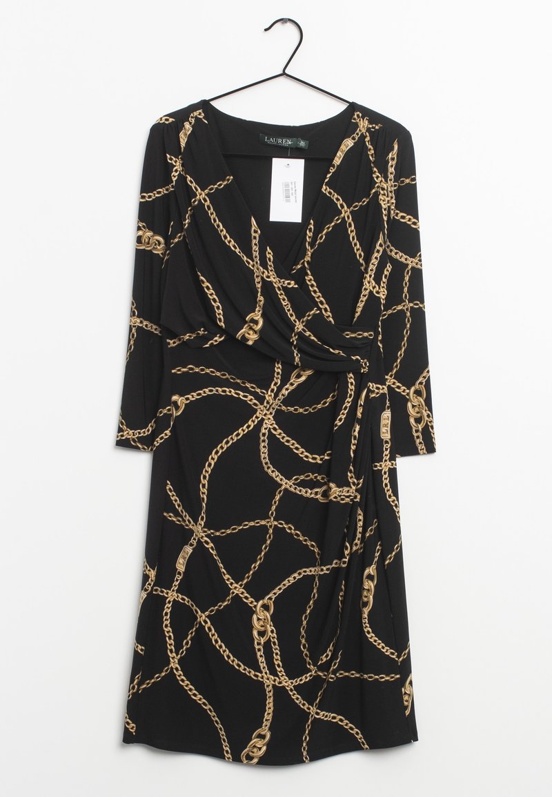 Schwarzes Kleid mit langen Ärmeln und Wickeldesign, das ein goldenes Kettenmuster aufweist und ein Etikett in der Nähe des Ausschnitts hat.