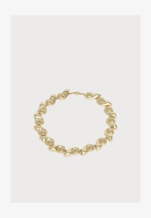 Collier chaîne en or avec des segments abstraits en forme de feuille liés, chacun présentant un petit détail circulaire au centre.