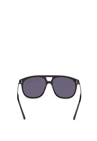 Gafas de sol con montura de metal negro, lentes oscuros y un diseño único en forma de triángulo en el puente. Los brazos delgados se extienden a partir de las lentes.