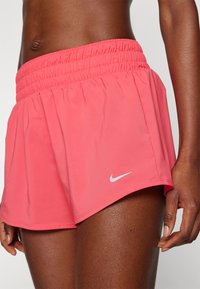 Nike Performance ONE SHORT - Sportiniai šortai - aster pink/reflective silver