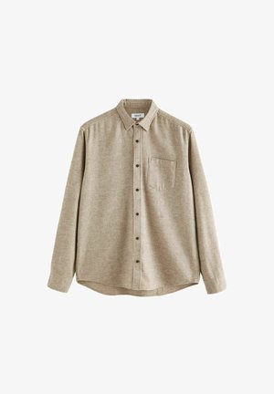 Camicia beige a maniche lunghe con bottoni, realizzata in tessuto testurizzato, con taschino anteriore, colletto standard e cinque bottoni marroni sul davanti.