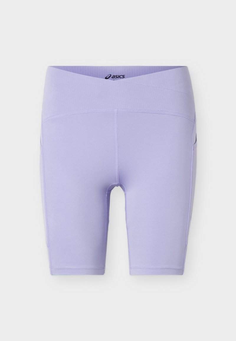 Lichtpaarse Asics dames fietsbroek met hoge taille, platte naden en een subtiel logo op de tailleband, weergegeven op een witte achtergrond.