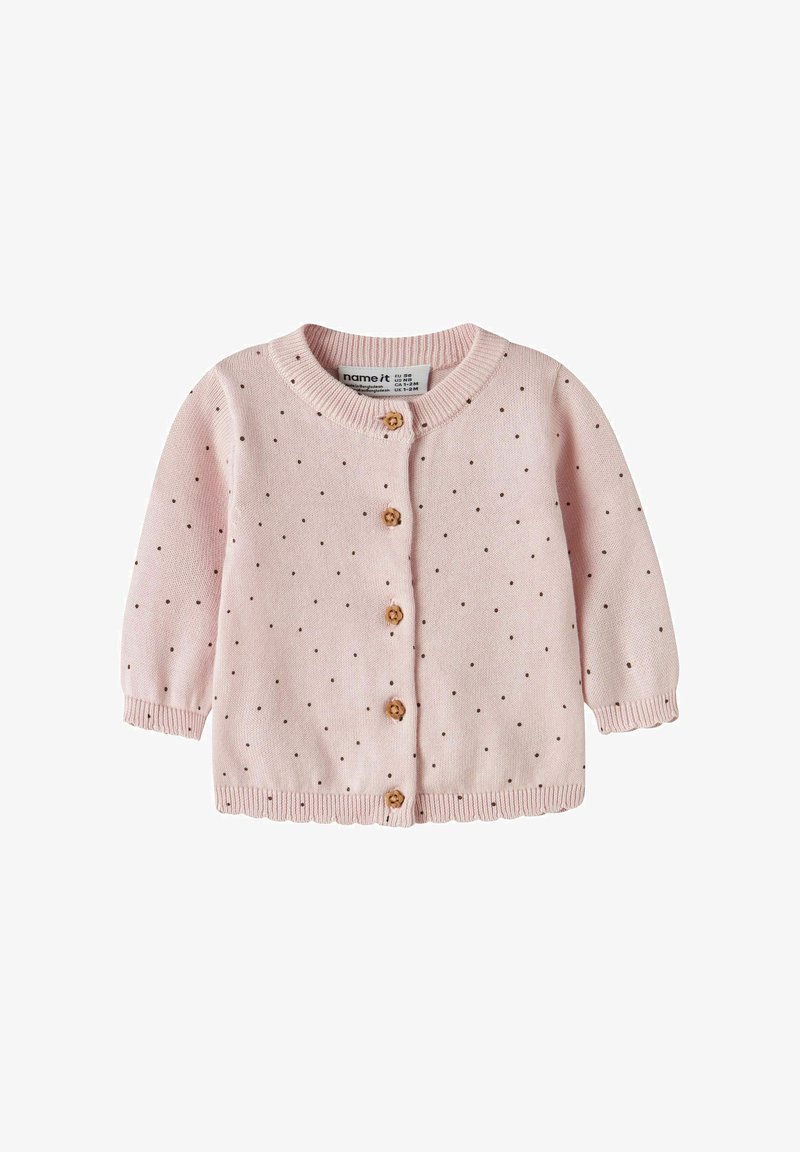 Cardigan rose pour bébé à pois noirs, boutons en bois, manches longues, poignets et ourlet côtelés.