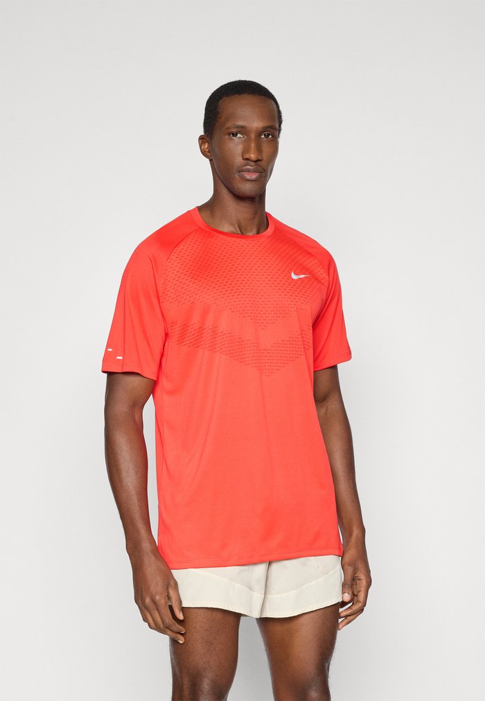 Nike STRIDE - Sports T-shirt - crimson/reflective silver-coloured