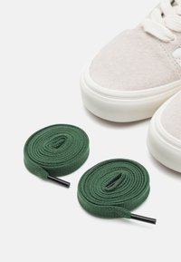 Vans OLD SKOOL UNISEX - Tenisky - white/green