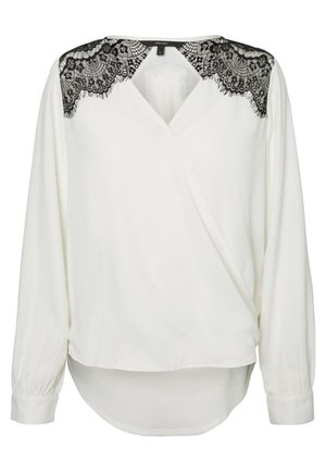 Blusa bianca con scollatura a V e maniche lunghe, caratterizzata da dettagli in pizzo nero sulle spalle. Tessuto morbido e liscio con un orlo arrotondato.